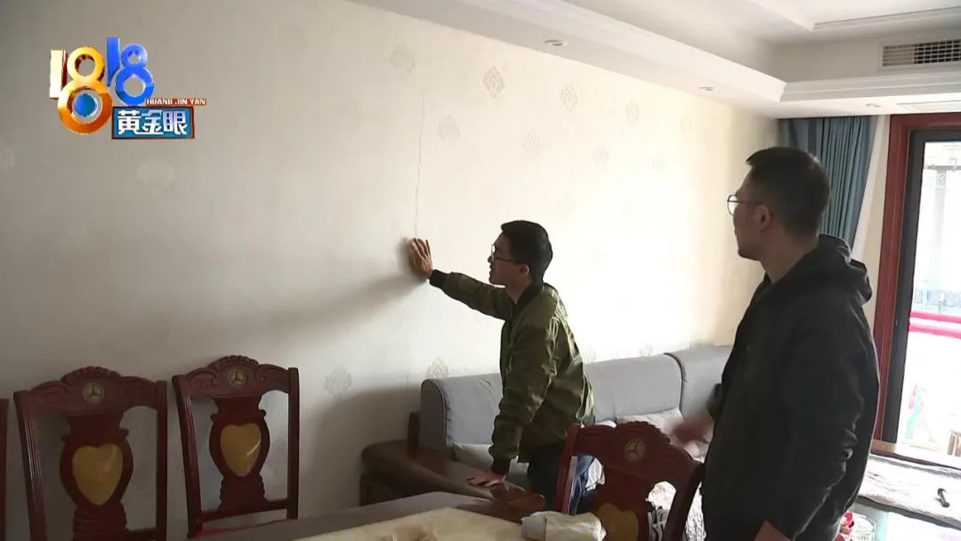 DƬ